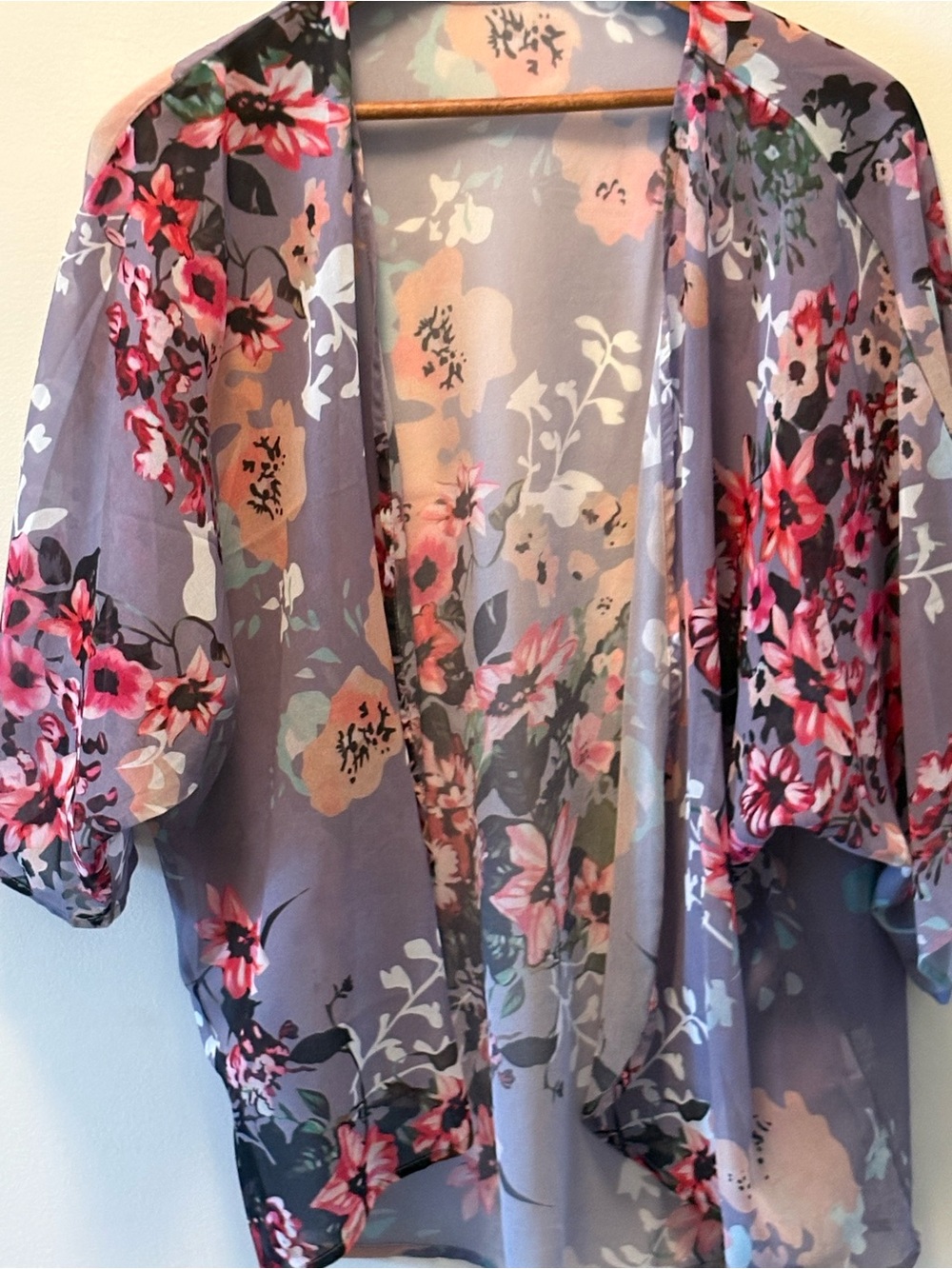 Light Purple Floral Sheer Short Kimono Topper.  Floral Print. Large.